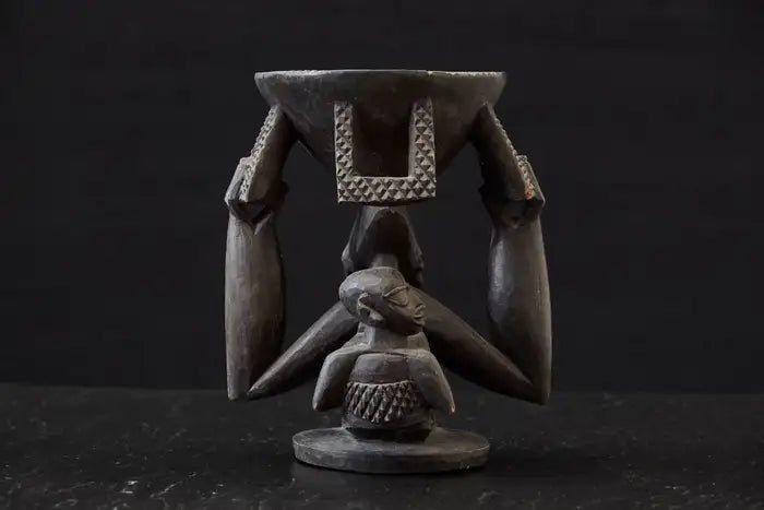 WOMAN CARRYING BABY IN A PAPOOSE PORTE-NU KOLA D'ABEOKUTA ( NIGERIA) années 1950