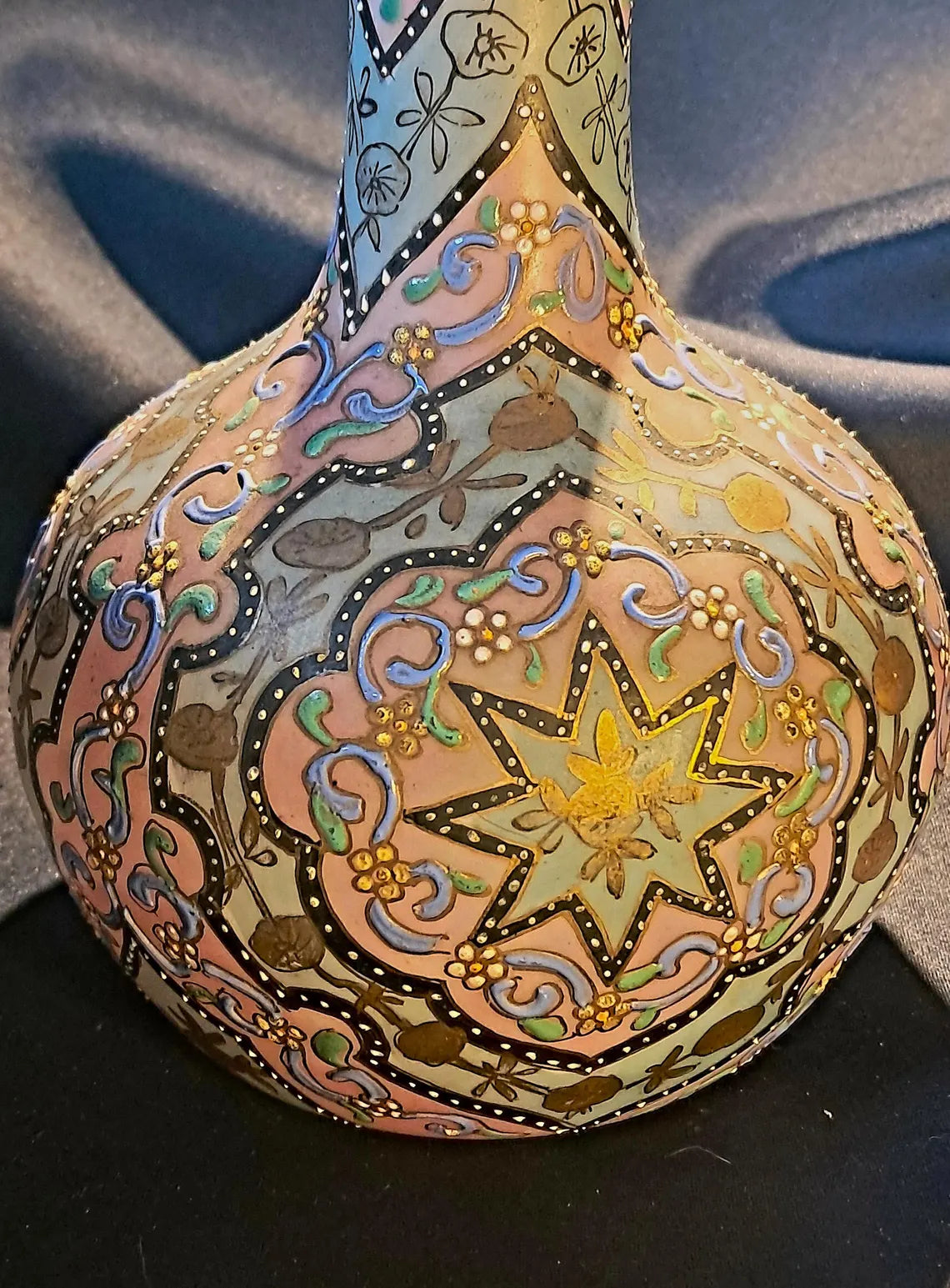 THOMAS WEBB, BUILBOUS VASE
