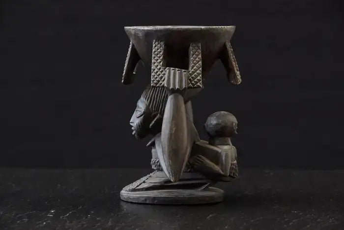 WOMAN CARRYING BABY IN A PAPOOSE PORTE-NU KOLA D'ABEOKUTA ( NIGERIA) années 1950